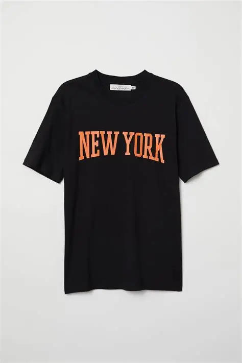 🖤 H&M Printed T-shirt – Black / Friends Edition